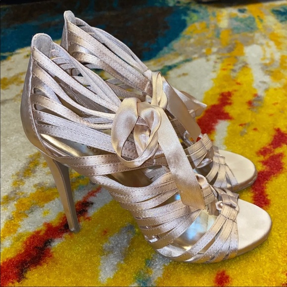 Gorgeous Women’s Size 8.5 Heels - Picture 2 of 4